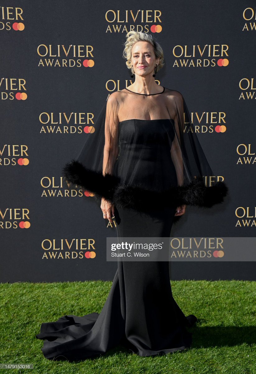 FreakyRabe's tweet image. My taste in women     My taste in men