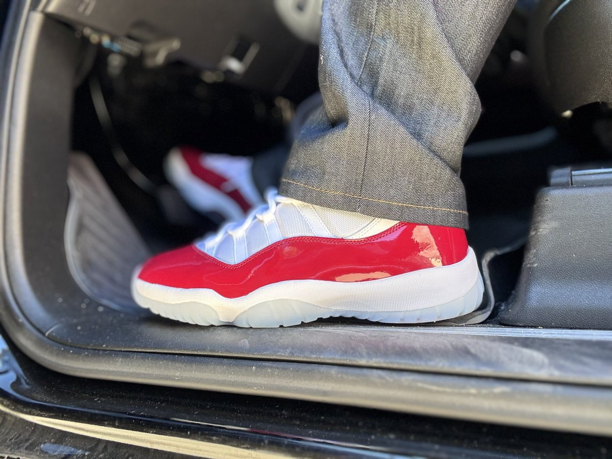 BiscoeTheBoss's tweet photo. #TodaysKicks #kotd #ComplexKicks #SneakerNews #NiceKicks #Kicks0l0gy #WearYourKicks #WalkLikeUs #wdywt #Jordan #Retro11 #Cherry #SoleCollector #CosignKicks #HeatOnFeet #SneakerAddict #SneakerHead #UnDS https://t.co/1D6b7GvXBu