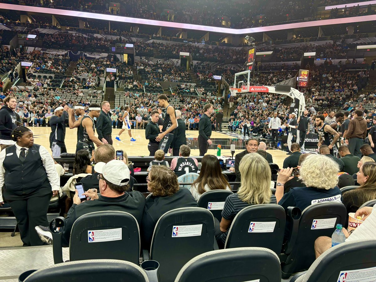 Our @Trinity_U Strategic Management in the Sports Industry had an amazing experience before today’s @spurs game. Hearing from @TrinityUAlumni, Tom James & Dan Radwanski about game production and PR/media philosophy was so informative. And these seats ain’t bad. #GoSpursGo