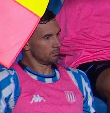 maatigt_'s tweet photo. Es robocop, nunca está feliz ni triste, solo mete goles https://t.co/iwEIN7nvok