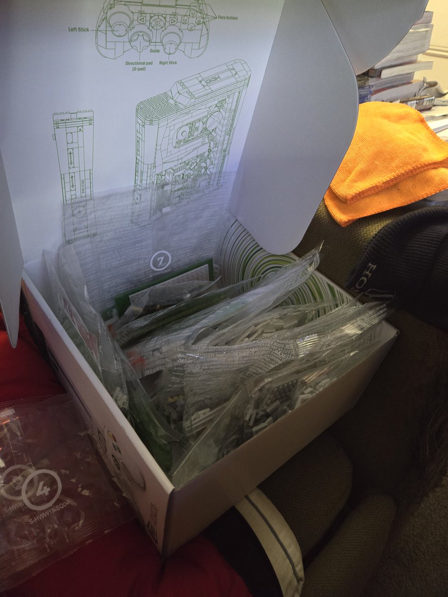 _Tiggidy's tweet image. Just finished the 1st part of my #megablocks #xbox360 model kit on stream  twitch.tv/Tiggidy_ it's really well detailed and even lights up too