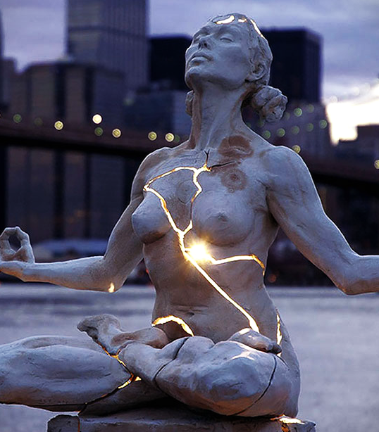 Wow, the power of art 'EXPANSION' is a sculpture created by Paige Bradley in NY. It blends traditional artistic techniques with modern technologies to show the power of meditation A truly awe-craft inspires us to experience the peace of regaining calmness in a complicated world