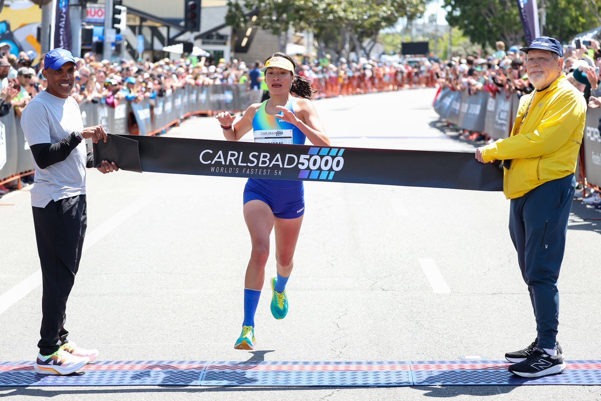 Mexico's Laura Galvan dominated the women's elite race at the #Carlsbad5000 today clocking 15:19. She also won the race last year. USA steeplechaser Marissa Howard finished second in 15:39. 📷courtesy of @DanCruzNews