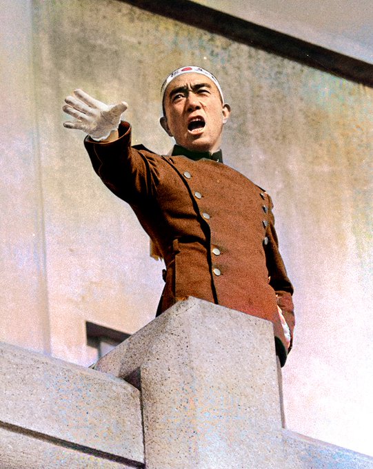 Nah-nah-nah-nah-nah

Ready for a show

Listen listen

たちまち独壇場 