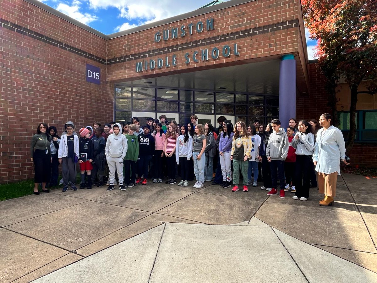 🎉 Gunston Middle School proudly honors and celebrates our military kids! They've connected with peers like them and are gearing up for even more exciting events ahead. 🇺🇸 #MilitaryKids #CommunityStrong @CRJEducation @MilitaryChild @APSVirginia @let_del