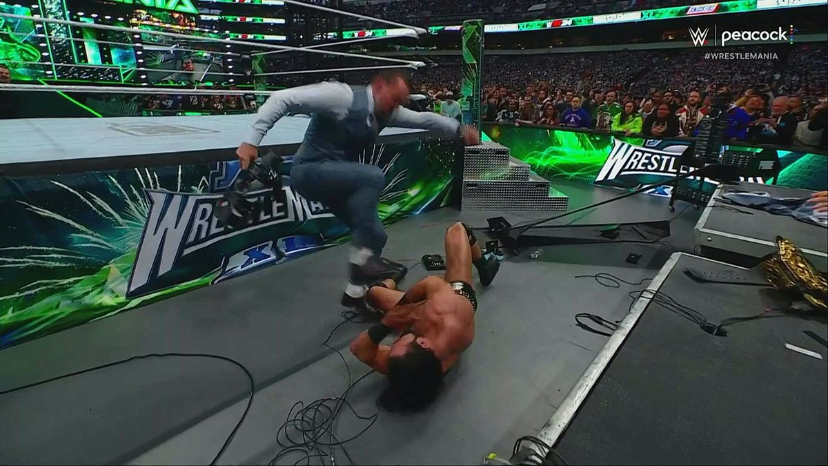 ringsidenews_'s tweet photo. #DamianPriest just cashed in on #DrewMcIntyre and won the title after #CMPunk attacked! #WWE #WrestleMania! Thoughts?!?! https://t.co/bpFLJ2DuXo
