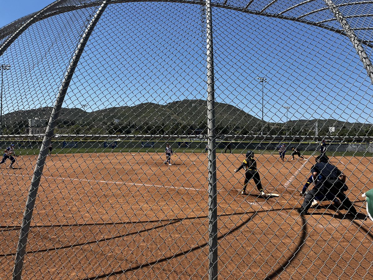 Definitely a great day for softball here in SoCal! Got to watch the @erau_eagles play against La Sierra. Was great to see Coach Hennessey at work with a couple teammates I grew up playing with! @SamJeng28 @jillianbock2025 @Lifesapitch13 @OcbatbustersL