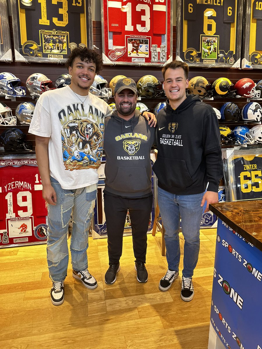 Great turnout for my first signing! Thanks to one of my best buddies John for making all of this possible and to my Oakland, MSU, and UM people who came out to support!

Next time, let’s get <a href="/KampeOU/">Greg Kampe</a> !! We’ll have a 12 pack of Diet Dr. Pepper for you!!