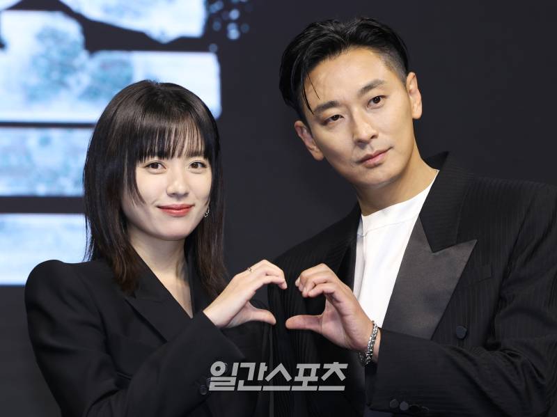 forhanhyojoo's tweet photo. The TEAM is finally together 😆 https://t.co/VvH4webDfG