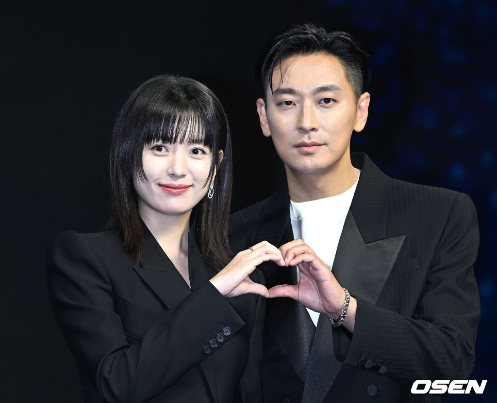 forhanhyojoo's tweet photo. The TEAM is finally together 😆 https://t.co/VvH4webDfG