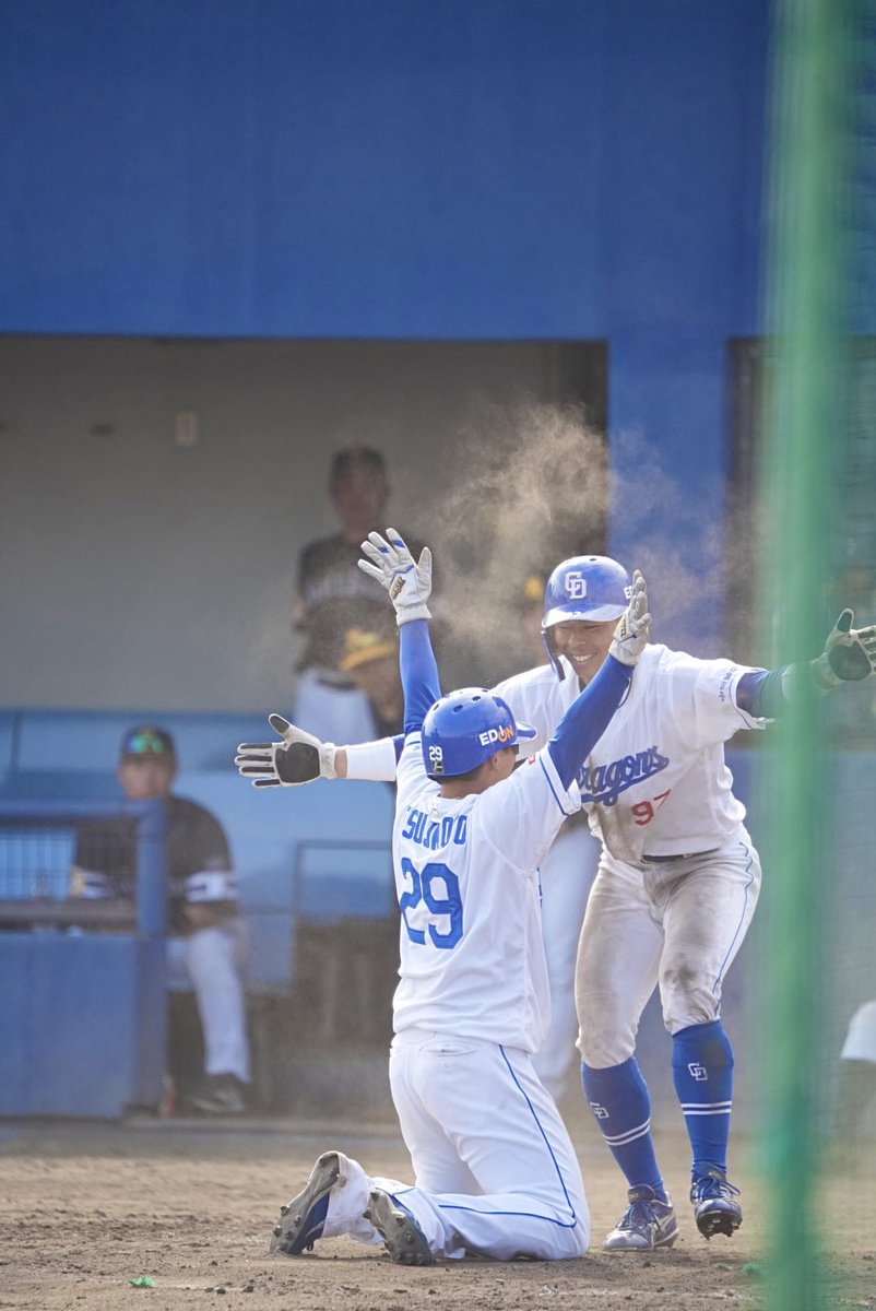 ruuuuu812's tweet photo. サヨナラの時の樋口くんと倫ちゃんがかわいすぎる

2024.04.07

#辻本倫太郎
#樋口正修
#dragons https://t.co/gojZdQXpBj