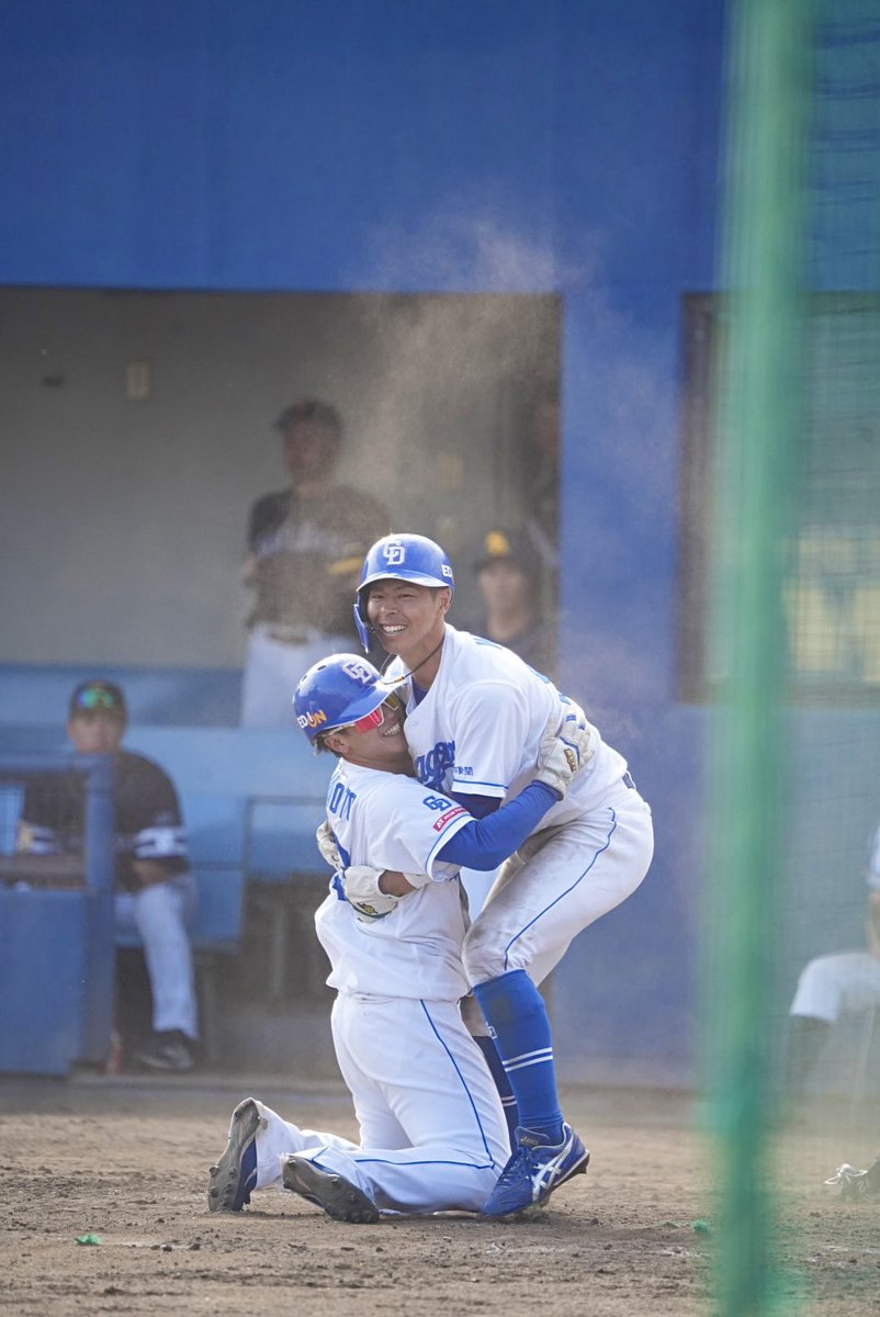 ruuuuu812's tweet photo. サヨナラの時の樋口くんと倫ちゃんがかわいすぎる

2024.04.07

#辻本倫太郎
#樋口正修
#dragons https://t.co/gojZdQXpBj