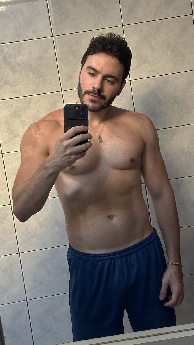 mathmaths's tweet image. 34 anos, solteiro e vc? #trend #solteiro