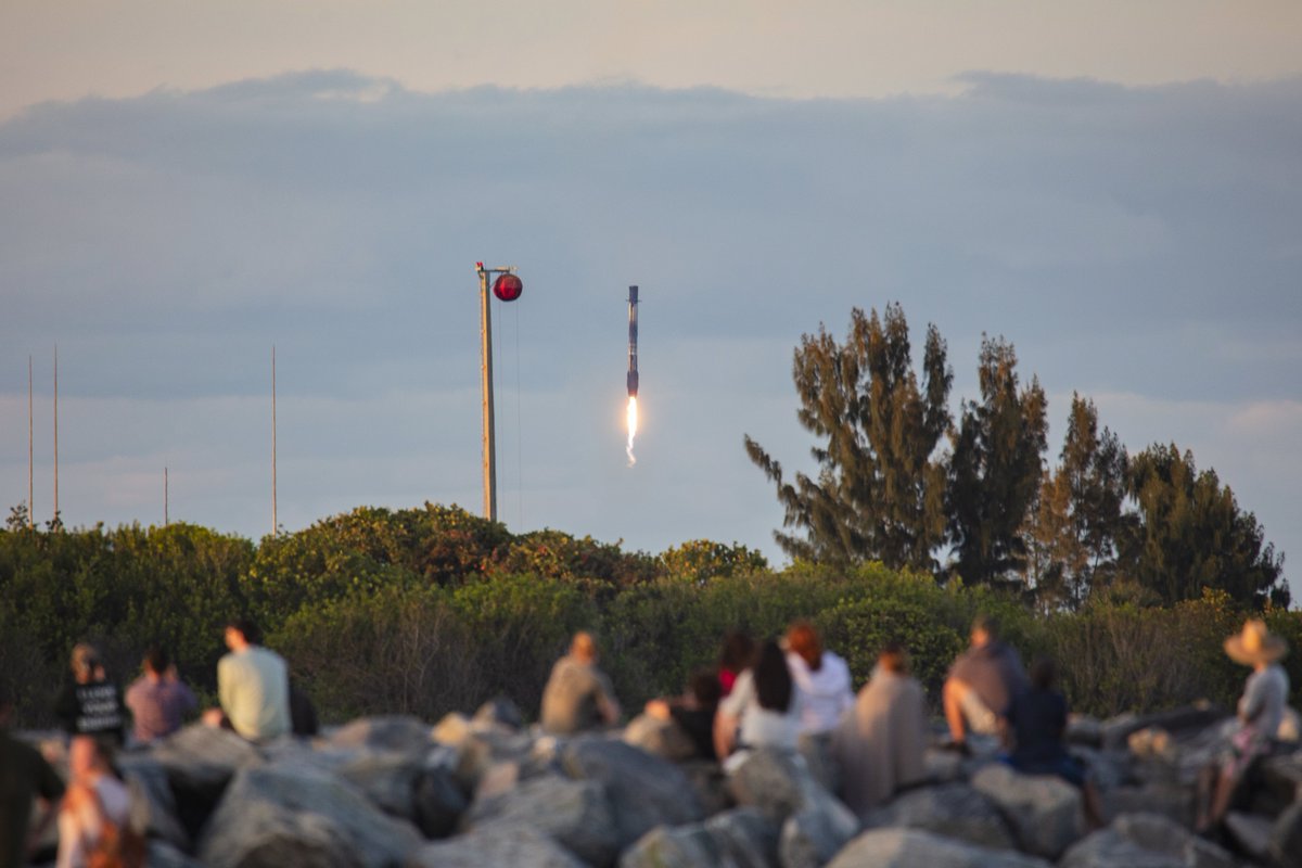 Falcon 9 B1073 completes its 14th mission after launching Bandwagon-1. This booster has previously launched SES-22, HAKUTO-R Mission 1, Amazonas Nexus, CRS-27, and nine Starlink missions. 📷: Me for @SuperclusterHQ