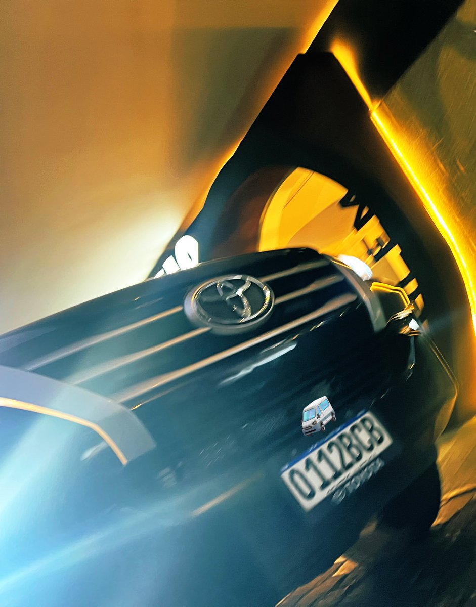 Está Honorable🚐

REPORTA
Que vehículo Placas Oficiales O112BCB Marca Toyota Linea Fortuner descendió funcionario de <a href="/GuatemalaGob/">Gobierno de Guatemala 🇬🇹</a> con señoritas colombianas a comer a Café Saul Z10 mientras guardaespaldas mantienen el vehículo encendido esperándolo. 
🚐📍