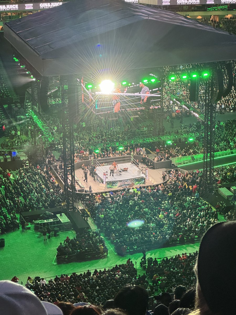 nucchemist's tweet photo. @WWE   Turn the light off https://t.co/RD7qPz2Er8