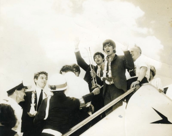The Beatles land at Don Mueang Airport 1964 #Bangkok #Thailand #RetroSiam