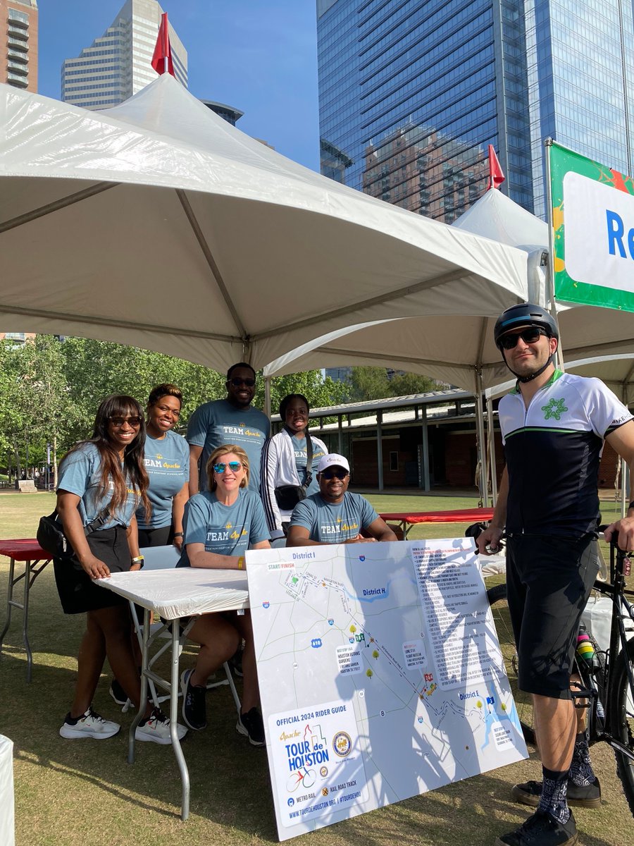 APA_Corp's tweet photo. Say trees! 📸 

Our VP of corporate communications and public affairs, Castlen Kennedy, was joined by @houmayor John Whitmire and @HoustonFirst to kick off the #TourdeHouston. We are honored to sponsor this event, which supports the reforestation of our city through @HPARD. https://t.co/MkYUMVnG3Q