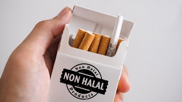 drafiqawe's tweet image. Boikot yang inilah. Produk ini jelas tiada tanda halal. Saya dah belek banyak kali kotaknya, memang tiada. Vape pun sama.

Saya tanya mereka, memang tak pernah ada. Tak pasti juga kalau pengusaha ada cuba apply sijil halal.

Tapi sedihnya, majoiriti Muslim juga yang masih beli.