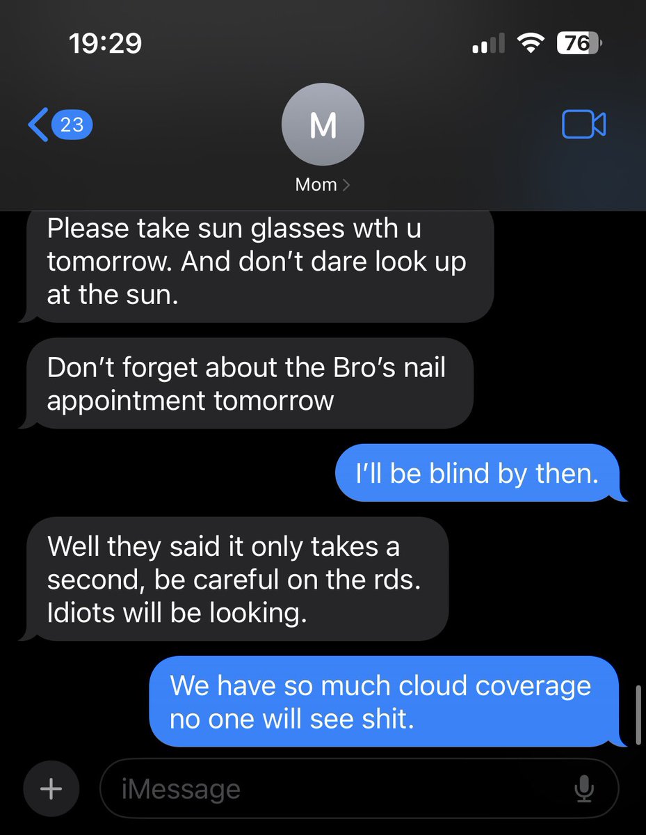 OldManRooney's tweet photo. Obviously I haven’t shared a #MomText in awhile but at this juncture it’s safe to say mine thinks I am an idiot.
#SolarEclipse https://t.co/sUioObtCvy