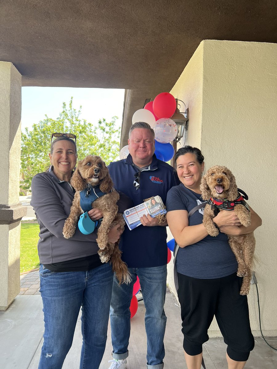 rochellenguyen's tweet photo. Anyone spot Neil or Carson at your door today?! #DemDogs #senatedistrict3 #nvleg #doodles https://t.co/OKRqGNWp4r