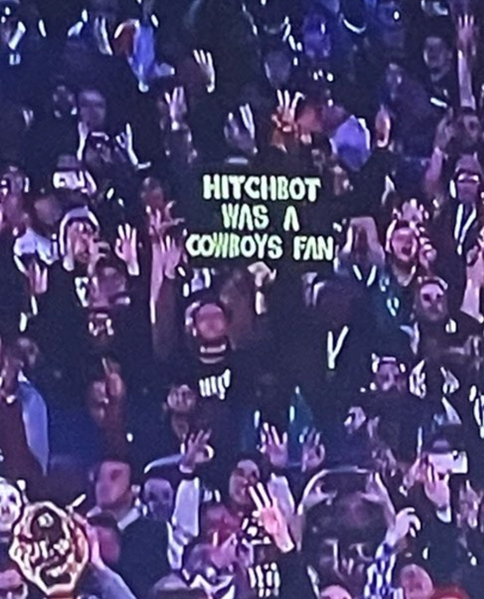 CrossingBroad's tweet image. “Hitchbot was a Cowboys fan” 

#WrestleMania 

(via @byronclarke6)