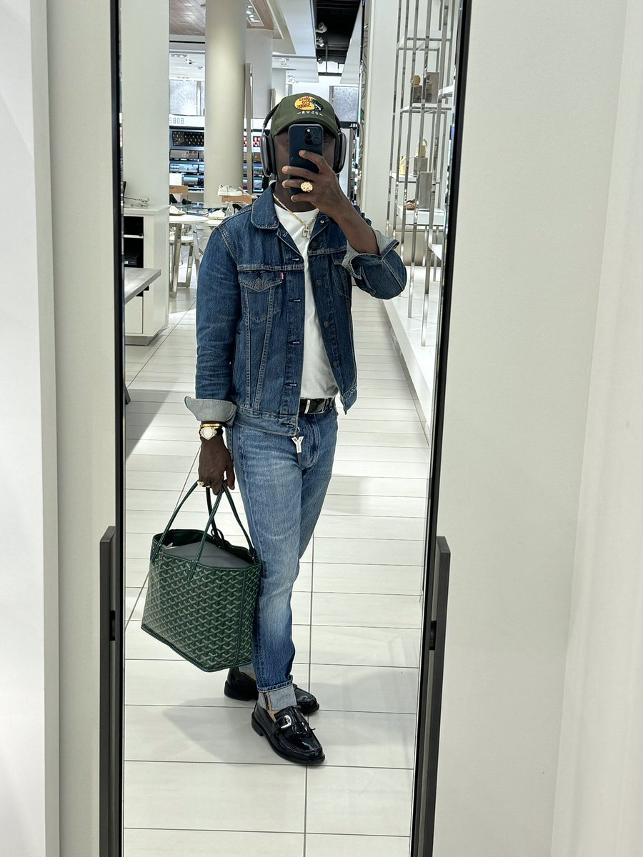 STARGRIZE's tweet photo. Just a chill day 🌹 https://t.co/UDMJ8Lyalr