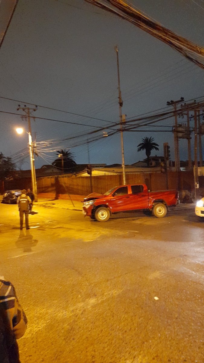 pdiazmu's tweet photo. Choque en peni con larrain alcalde https://t.co/qtr3FFaG97