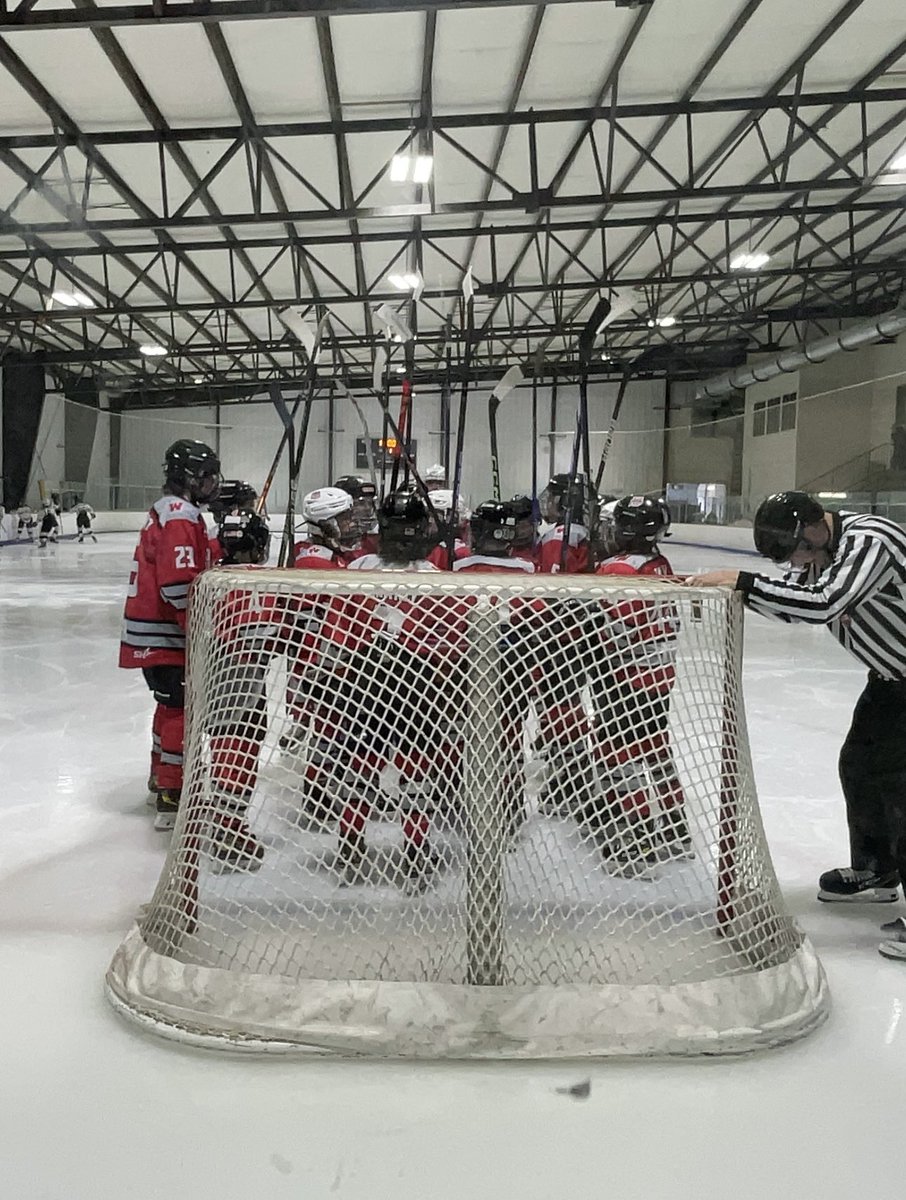 Laura_Hubert's tweet photo. Wakefield Peewee 1s are VHL Champions! 🥇🎉🥅❤️🏒
Tied 1-1 through OT, won in the shootout! Great game, great team, great season! Go Wakefield! #letsgoooo #peeweehockey #goaliemom https://t.co/24qveolEUl