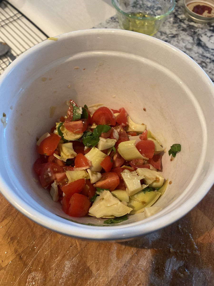 Rizabellepow's tweet photo. Maybe I was on a diet too long, but this meal was one of my favorites I’ve ever made! Caprese salad, artichoke and tomato bruschetta, and homemade pizza with prosciutto, garlic, onion, artichokes and mushrooms. #AndSheCooks https://t.co/dhbecbgPWZ