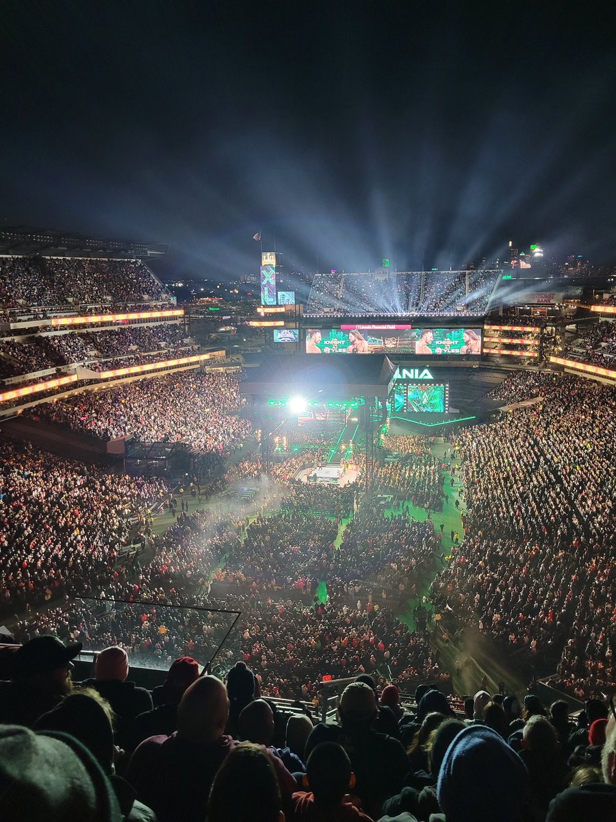 FezzForThought's tweet photo. @WWE Can you turn this light off? Don't think you need to see my section that bad https://t.co/6gYCh04IfL