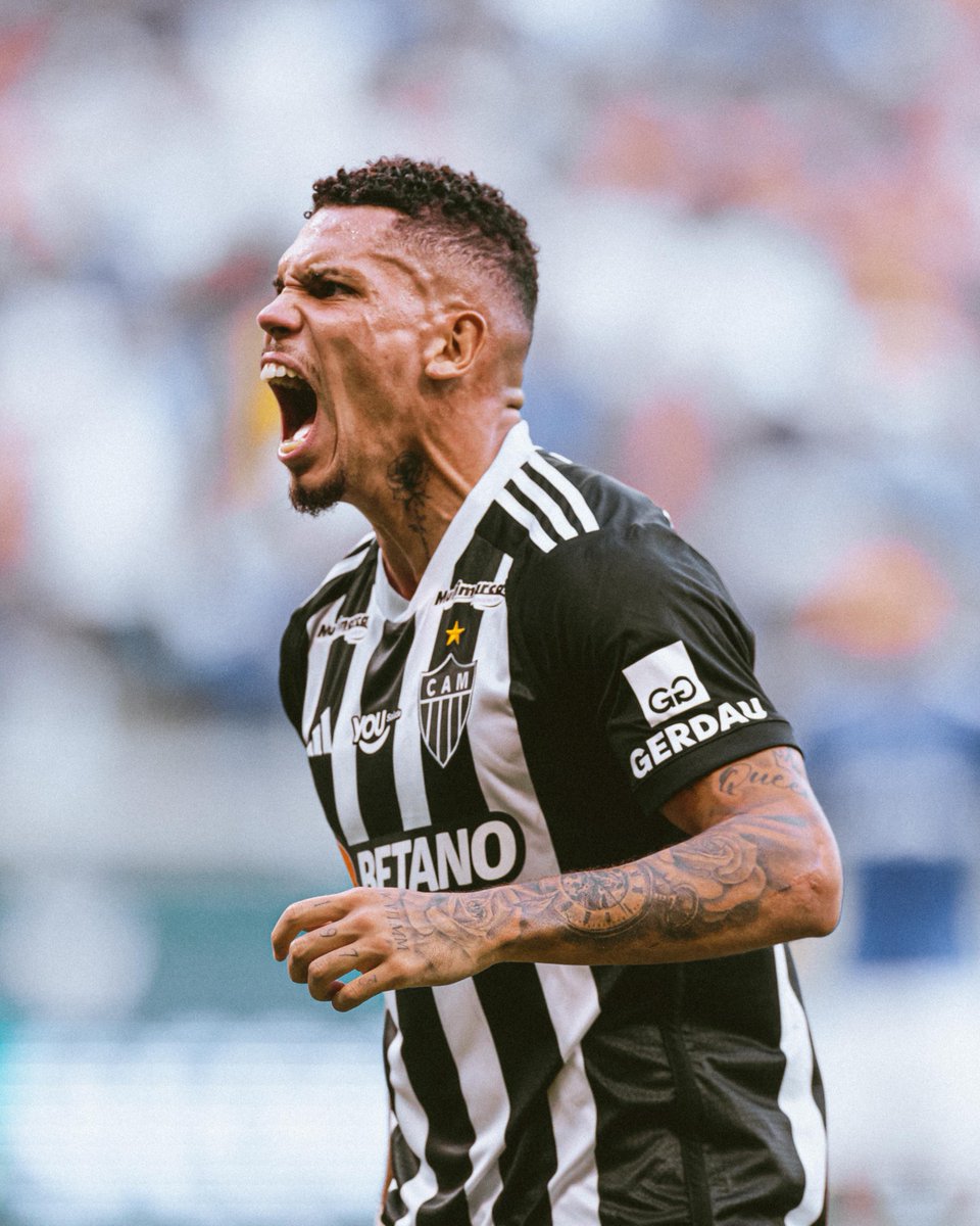 Paulinho__PH10's tweet photo. PENTACAMPEÃO GALOOO 🏆🐓🔥!!

Choraaaaa, não vou ligar… Vou festejar, vou festejar 🎶🎶

📸 @Romario_VP https://t.co/WoK7bBwwNY