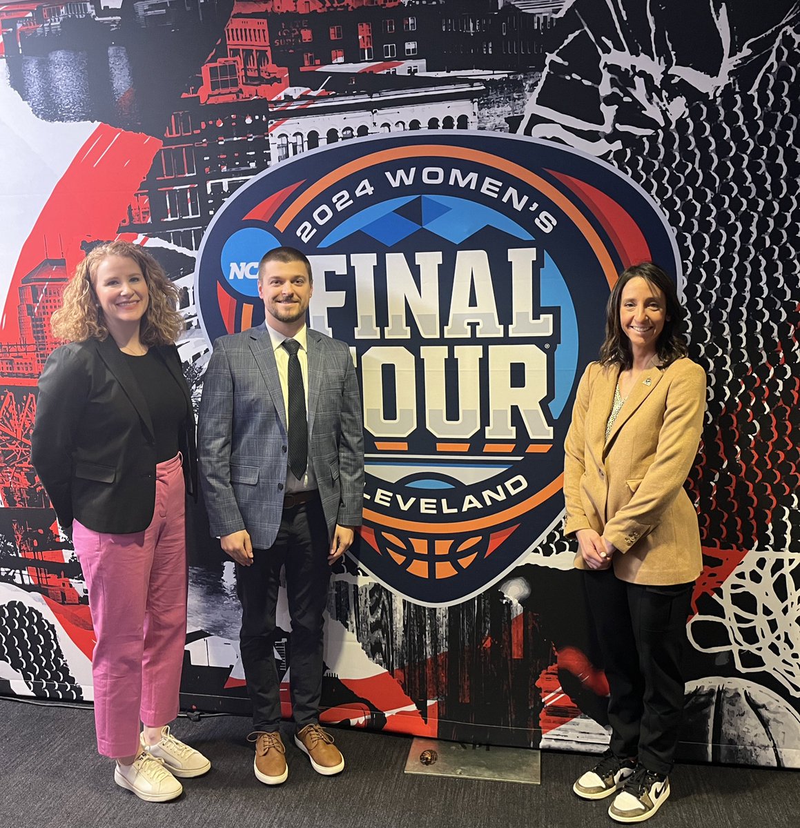 Grateful for the opportunity to play a small role behind the scenes at @RMFieldHouse for @WFinalFour in our hometown 🏆 Congratulations @GamecockWBB and our @NCAA, @MACSports & @CLESports friends on a job well done 👊