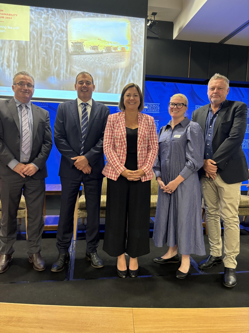 More than 100 industry reps heard from Min for Reg Dev, Local Govt, & Territories @KristyMcBain speaking of her passion the regions. Pic with GPA CEO @ColinJBettles @GrainGrowersLtd chair Rhys Turton Grain Growers CEO Shona Gawel & GPA Chair @Barrylarge6 bitly.ws/3hBtd