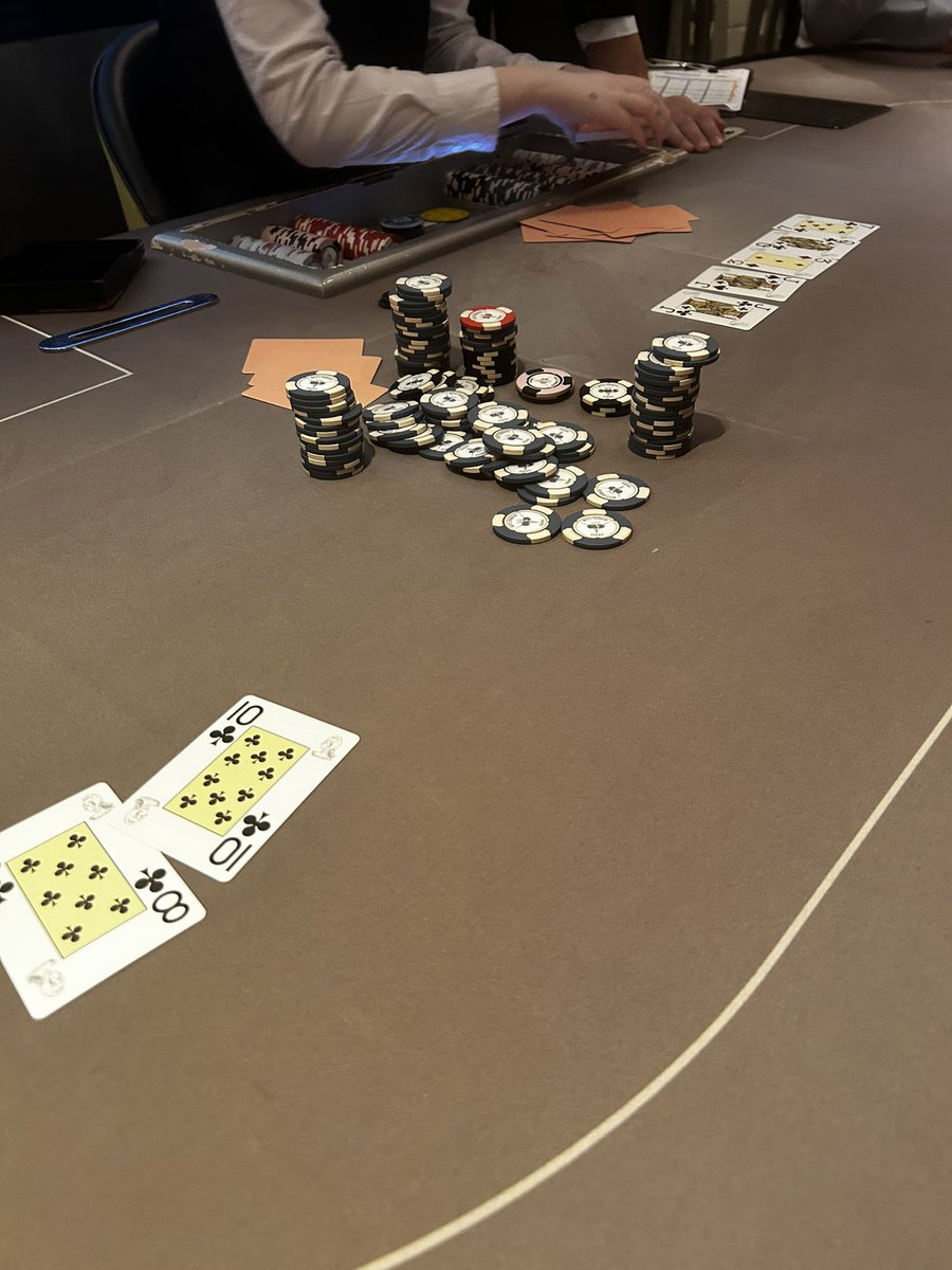dov_lavan13's tweet photo. Some people compare investing with gambling or betting. Here is a live #Poker hand engaged with a €3+ pot. 

How do you view poker vs crypto? https://t.co/kzWWrwpasZ