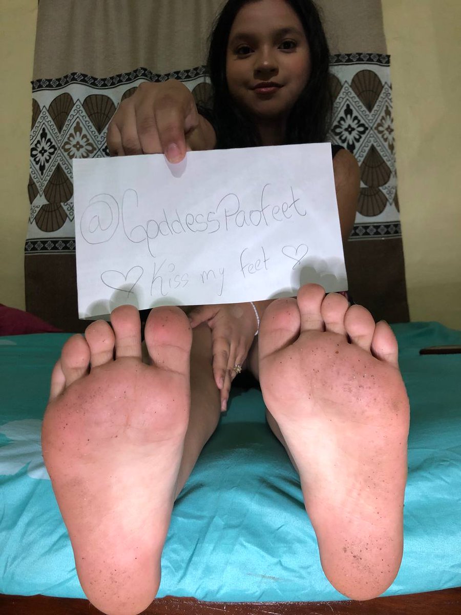 I came to dominate your wallet and crush your face 🦶🏻🦶🏻❤️‍🔥 I am Goddess Paola and kiss my feet 😈 @rt_feet @FootParadiseRT @RtSlaveForDomme @thefootlover01 @RT_dumby