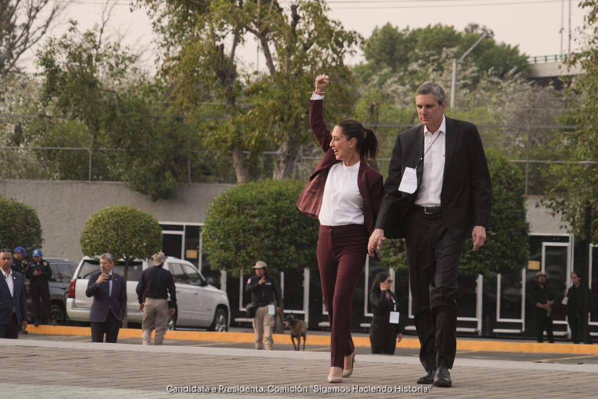 Llegamos. Tenemos las mejores propuestas y el amor del pueblo. ¡Vamos a ganar el debate!