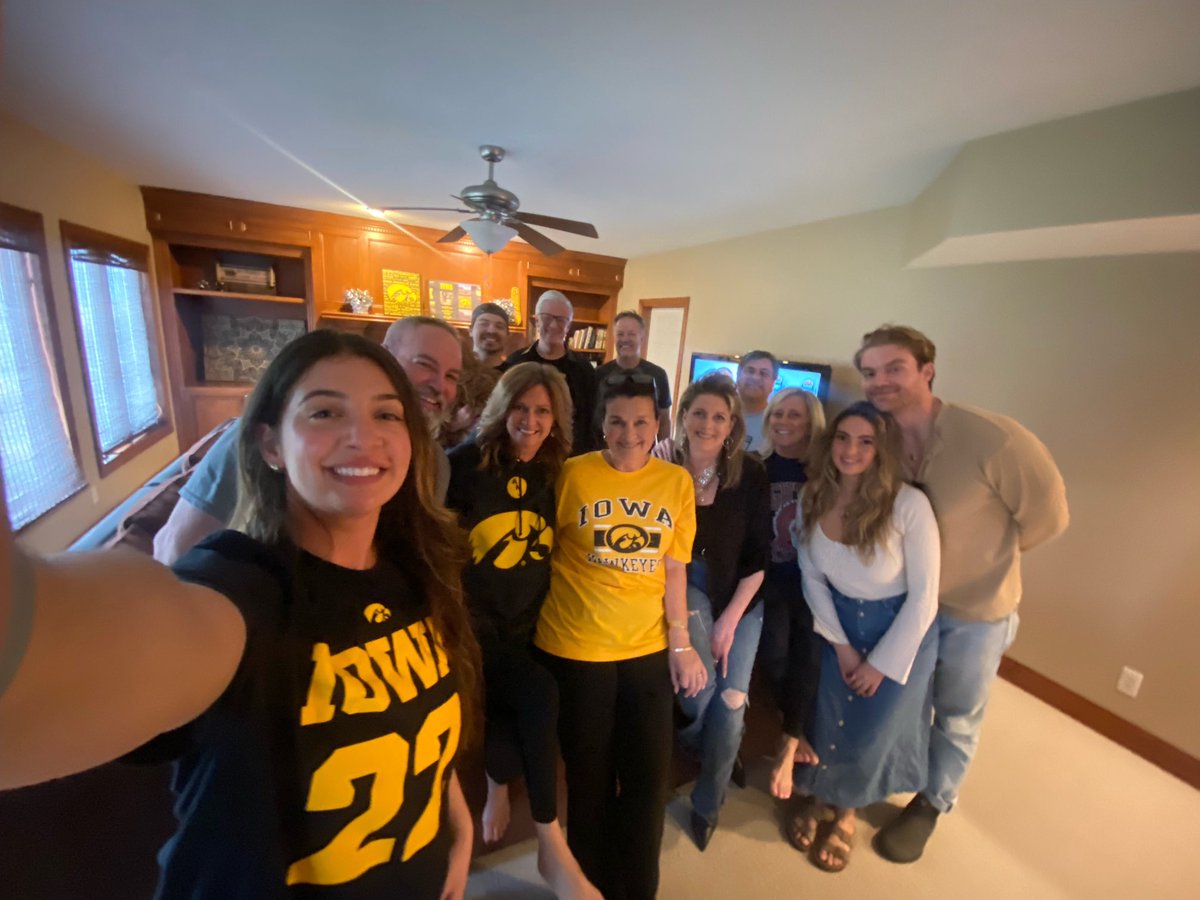 We just want to say “Thank you!!” ⁦<a href="/CaitlinClark22/">Caitlin Clark</a>⁩ you’re the best!