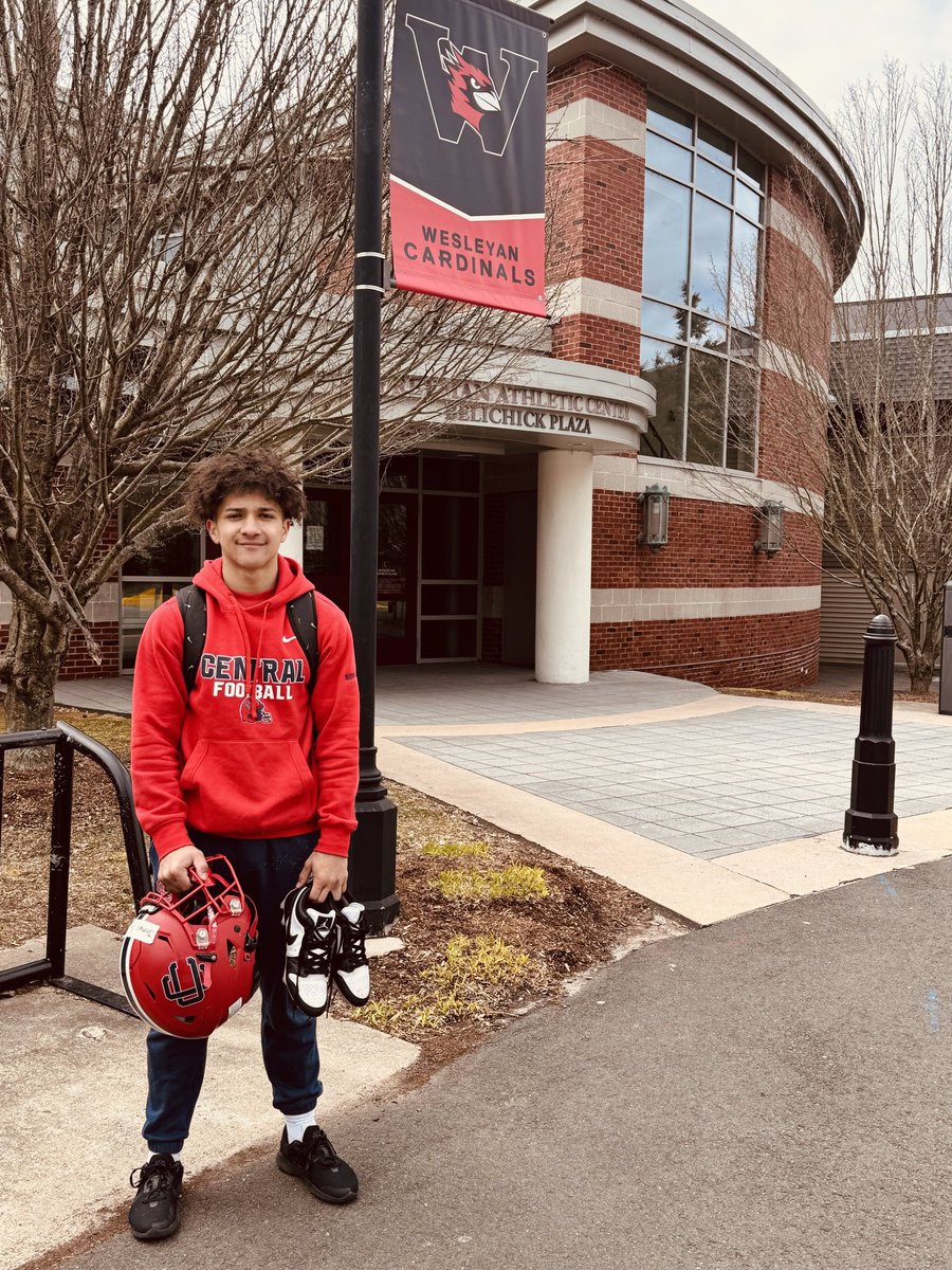 JomarBerrios3's tweet photo. Had an amazing time staying in Connecticut this weekend and competing at the Red and Black camp @Wes_Football @Wesfbclinic! Enjoyed going up against competition from all over U.S and connecting with coaches. Thank you to all the coaches for attending.

-db/wr/rb/kr athlete https://t.co/wnEq1C2Fub