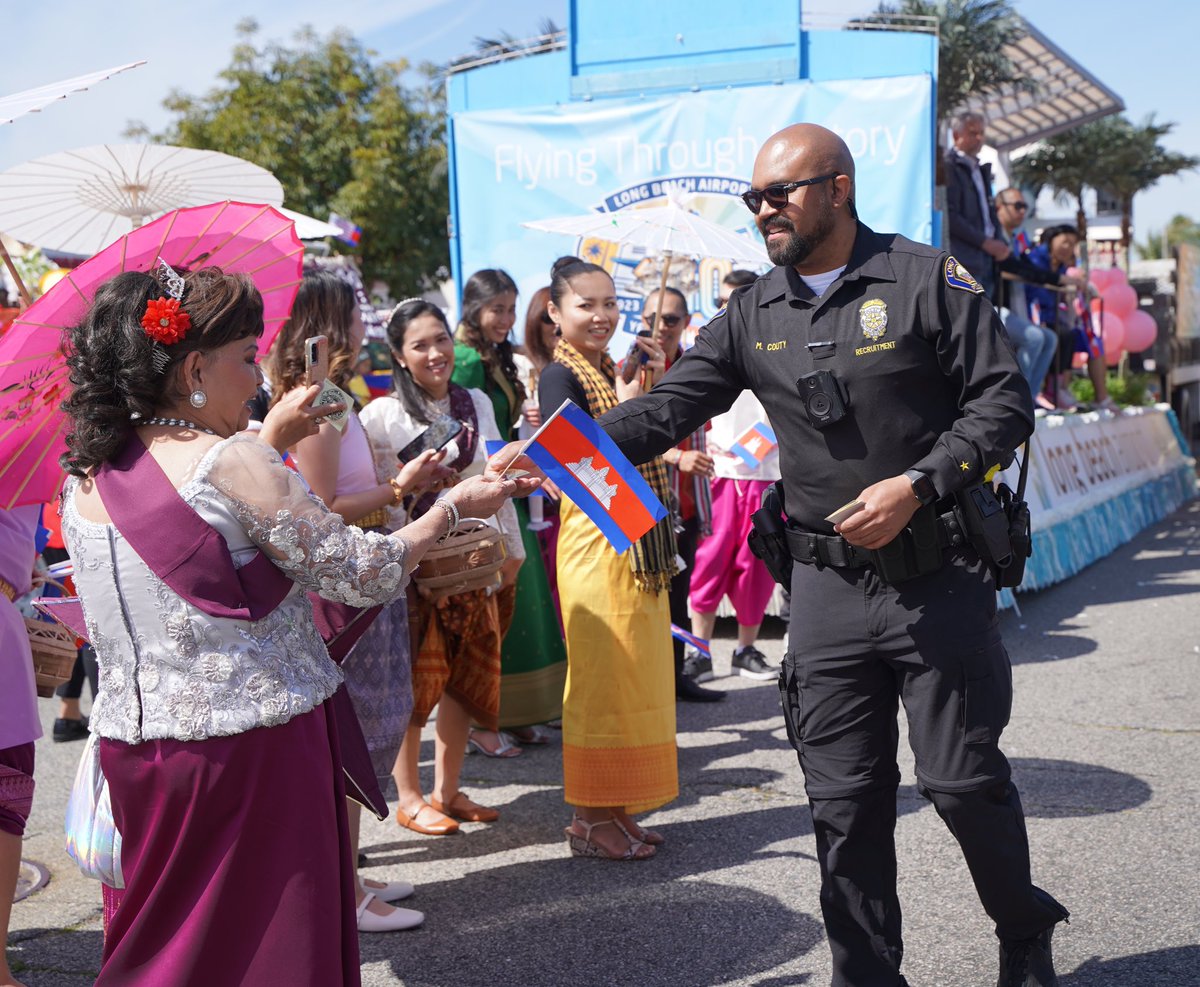 LBPD's tweet image. Our officers had an amazing time at the 16th Annual Cambodian Parade. Thank you to our Cambodian community for sharing their Khmer culture and traditions with all of us. Happy Cambodian New Year! 💙🇰🇭
#LBPD #LongBeach #CambodianNewYear