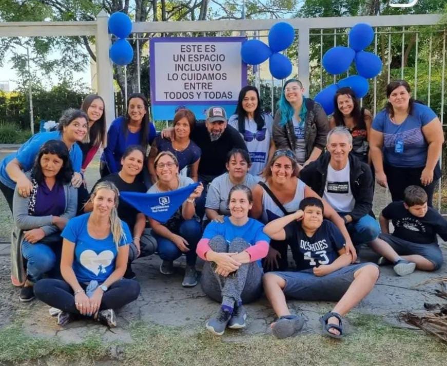 TGDPadresTEA3dF's tweet photo. Despedimos a Eduardo Marquez.  Lo vamos a extrañar.  Gracias por siempre acompañarnos. Un dolor enorme.  QEPD.
Un abrazo a la familia y amigos https://t.co/8Hj0HeUBDC