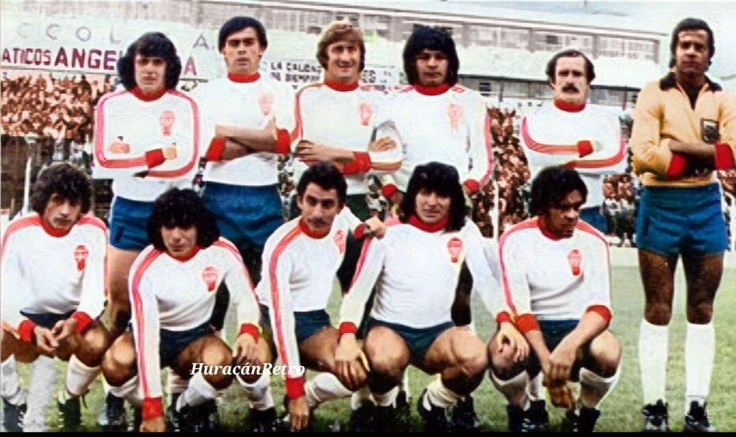 📸|07.04.1977| #Huracán Houseman, Ríos, Fanesi, Longo, Carrascosa y Baley. Candedo, Cheves, Ardiles, Saldaño y Cococho Álvarez.