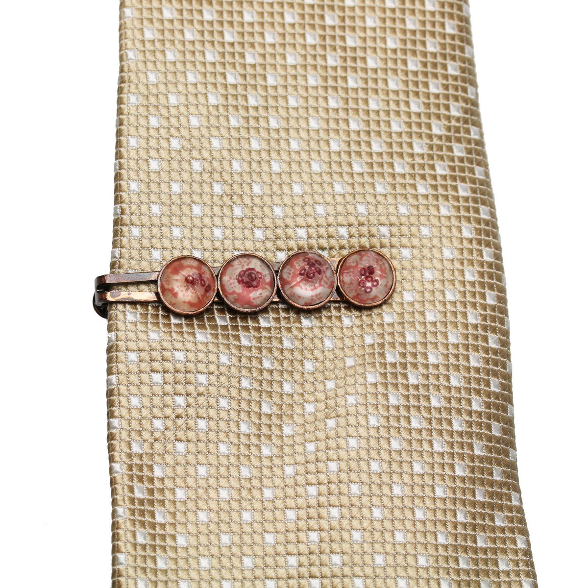 TAMARUSAN_en's tweet photo. 🌸 Sale Alert! 🌸
Our lovely pink plum blossom pattern tie pin is now on sale!  Don't miss out on this great deal!
#Sale #PlumBlossom #TiePin #Accessories #Announcement https://t.co/e8oho08CYT