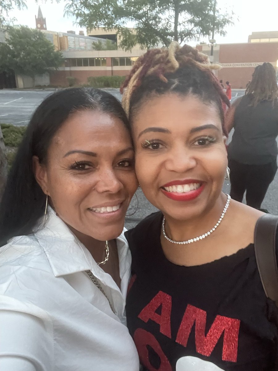 miwakostory's tweet image. Happy 25th Deltaversary to my sister, Tracy Llewellyn, and E.M.I.N.E.N.T.
AOML❤️🐘🔺

#DeltaPhi #Spr99 #BSU