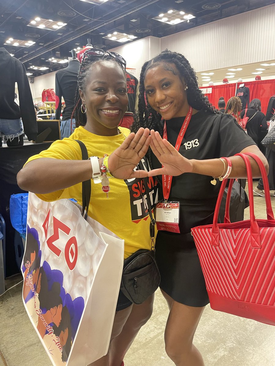 miwakostory's tweet image. Happy 25th Deltaversary to my sister, Tracy Llewellyn, and E.M.I.N.E.N.T.
AOML❤️🐘🔺

#DeltaPhi #Spr99 #BSU