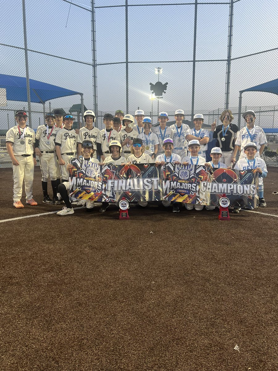 Congratulations to both of these teams on making it to the championship game in one of the most competitive events in the Midwest! #PlayUSSSA #MidwestMajorsSeries 

12major Finalists:

🥇- Prime 27:17 National
🥈- Prime 27:17 Croucher

@USSSA_Midwest | @USSSABSBL | @USSSA_KC |