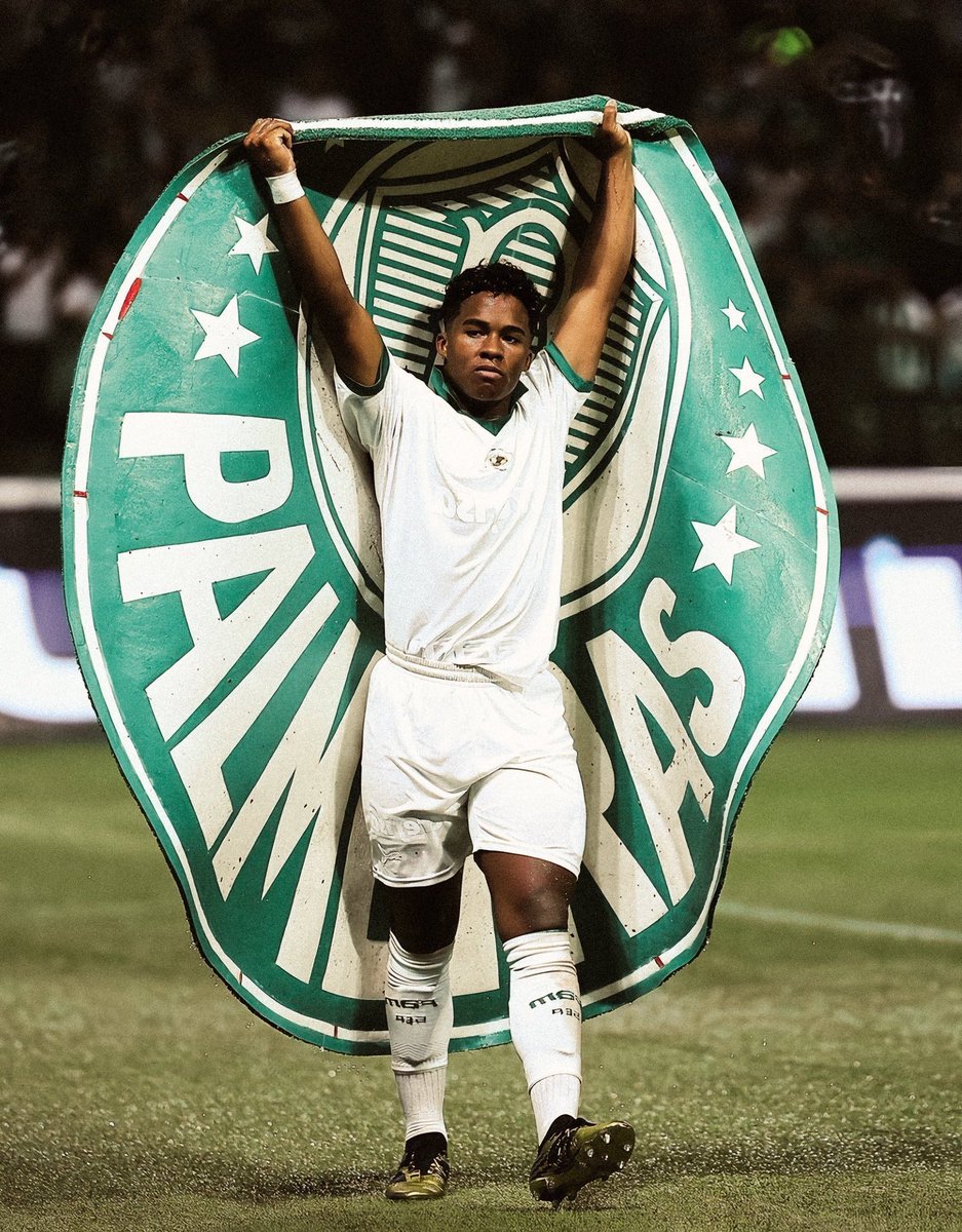 KylianZone_'s tweet image. 17 años y ya ha ganado 5 títulos. Este chico va a hacer historia, que ganas de verlo en el Real Madrid.