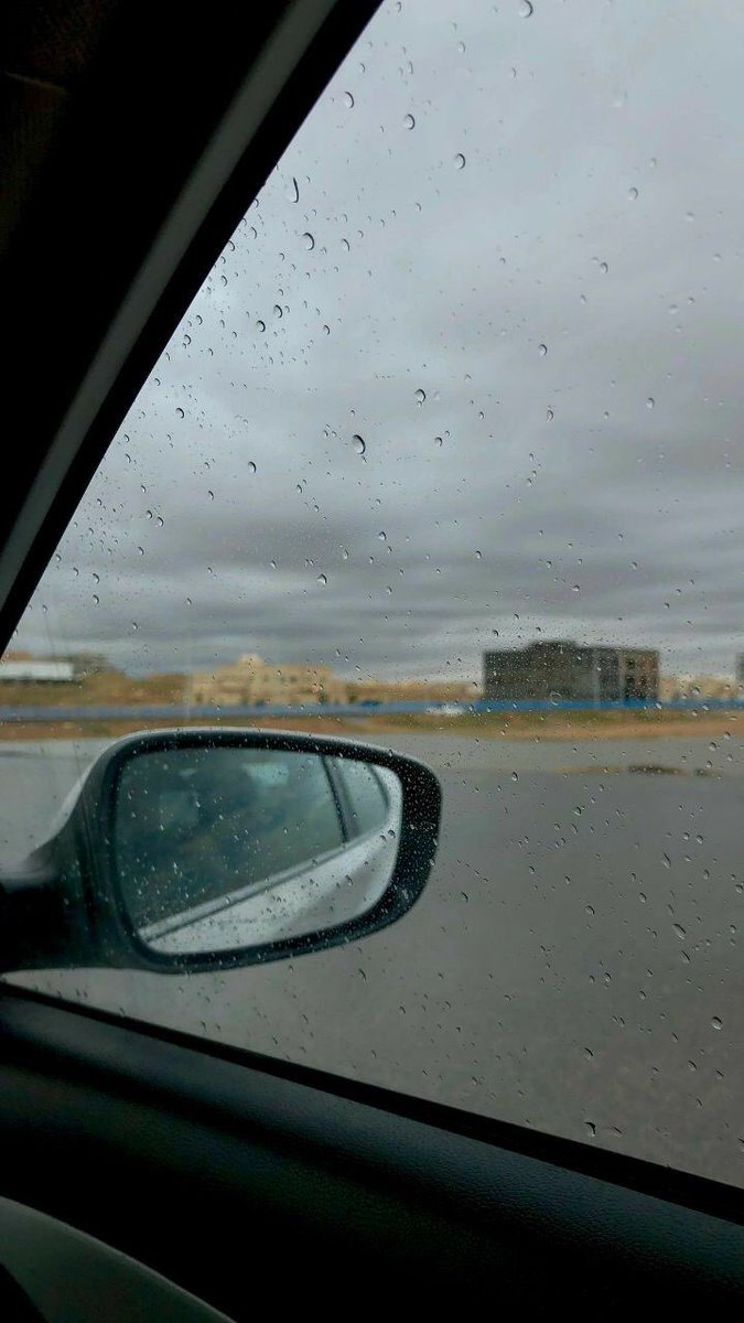 "فَنَكتُمُ ما يُخفي الضَميرُ تَحَفُّظاً 
وخَيرُ الهَوى ما كانَ يُخفى وَيُستَرُ".
••☕️