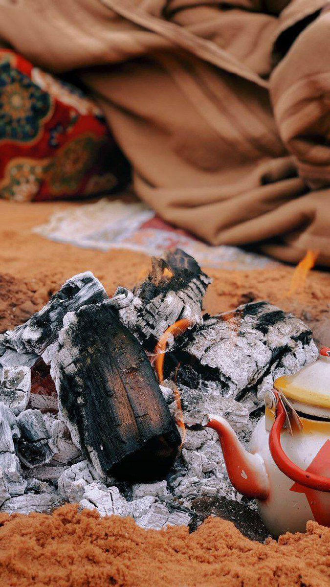 غَابوا وما غابَ الشُّعورُ فهاهُنا 
شَوقٌ سَطا واستوطنَ الأهدابا