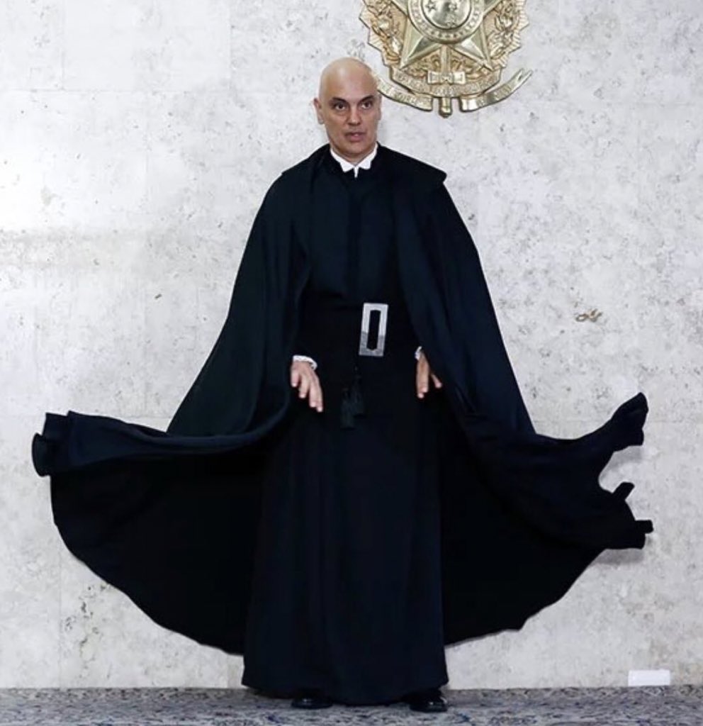 bennyjohnson's tweet image. This is the dude who just opened an investigation into Elon Musk for “obstruction of justice” in Brazil.